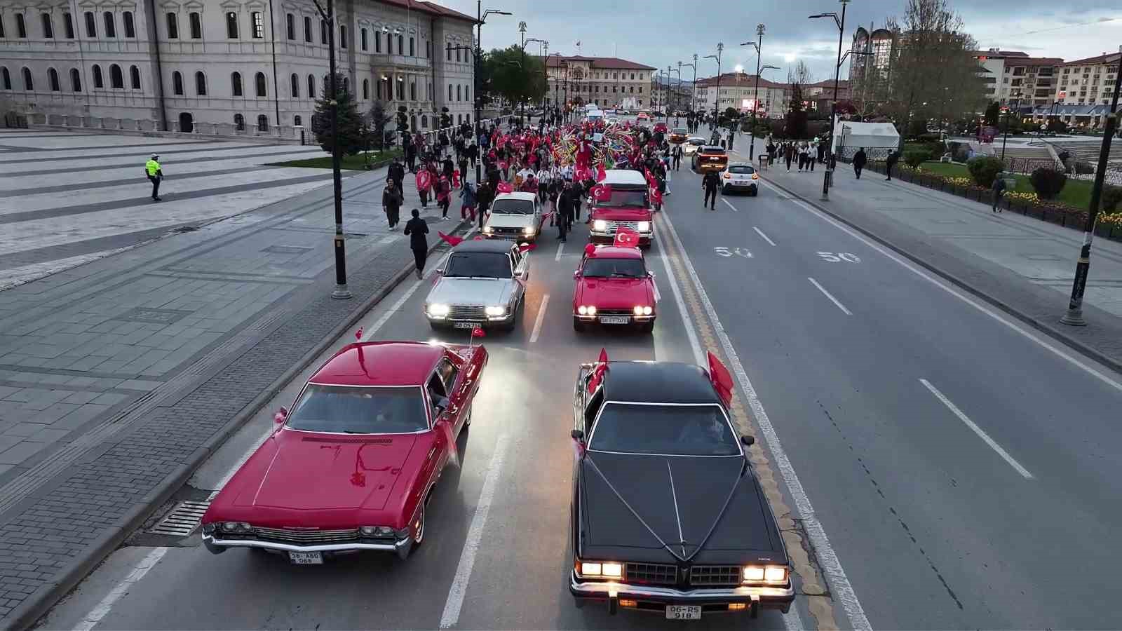 sivas uluslararasi film festivali kortej yuruyusuyle basladi 6 Z4upJYSb