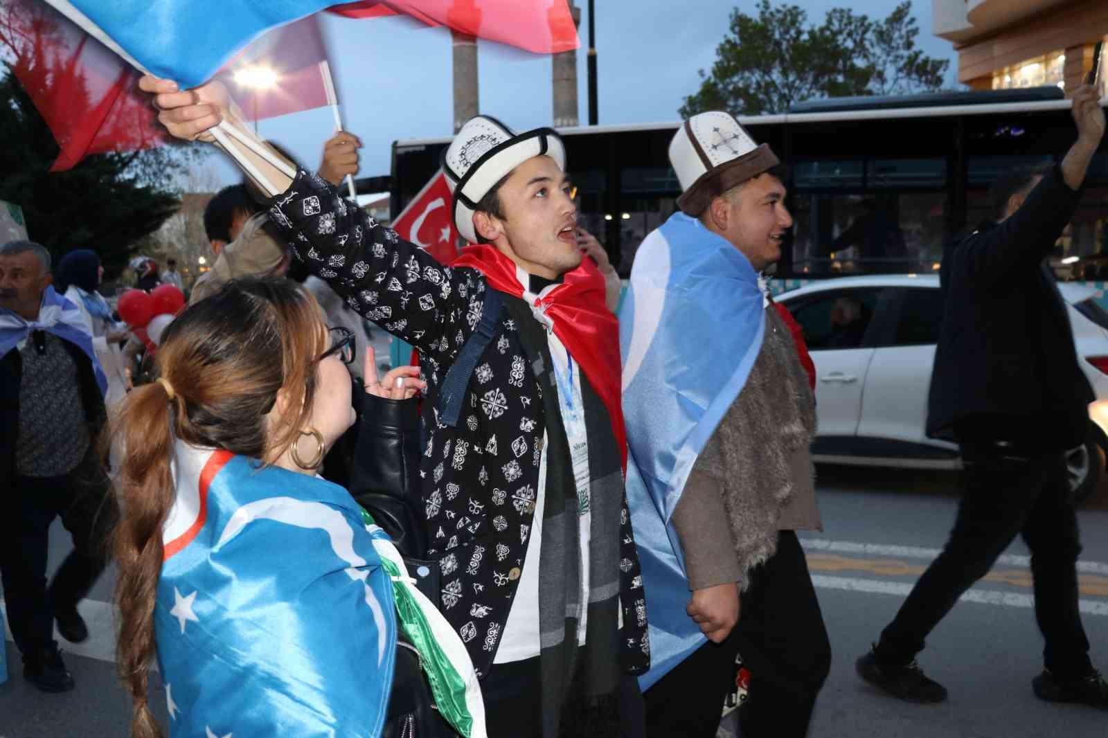 sivas uluslararasi film festivali kortej yuruyusuyle basladi 8 Tfv5BdSv
