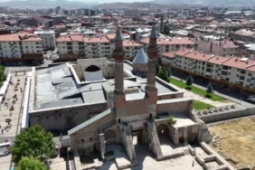 Adana’da Kadir İnanır anısına ücretsiz sinema gösterimi yapılıyor 3 thumbnail