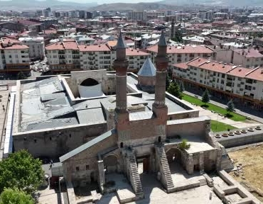 sivas-yasayan-miras-soleni-coskusuyla-basladi-hpvHhxgp.jpg