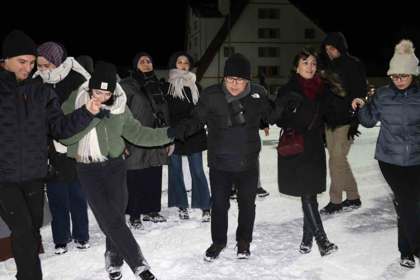 Sivas Yıldız Dağı’nda kayak sezonu halaylarla başladı 10 sivas yildiz daginda kayak sezonu halaylarla basladi 6 FF1bljRh