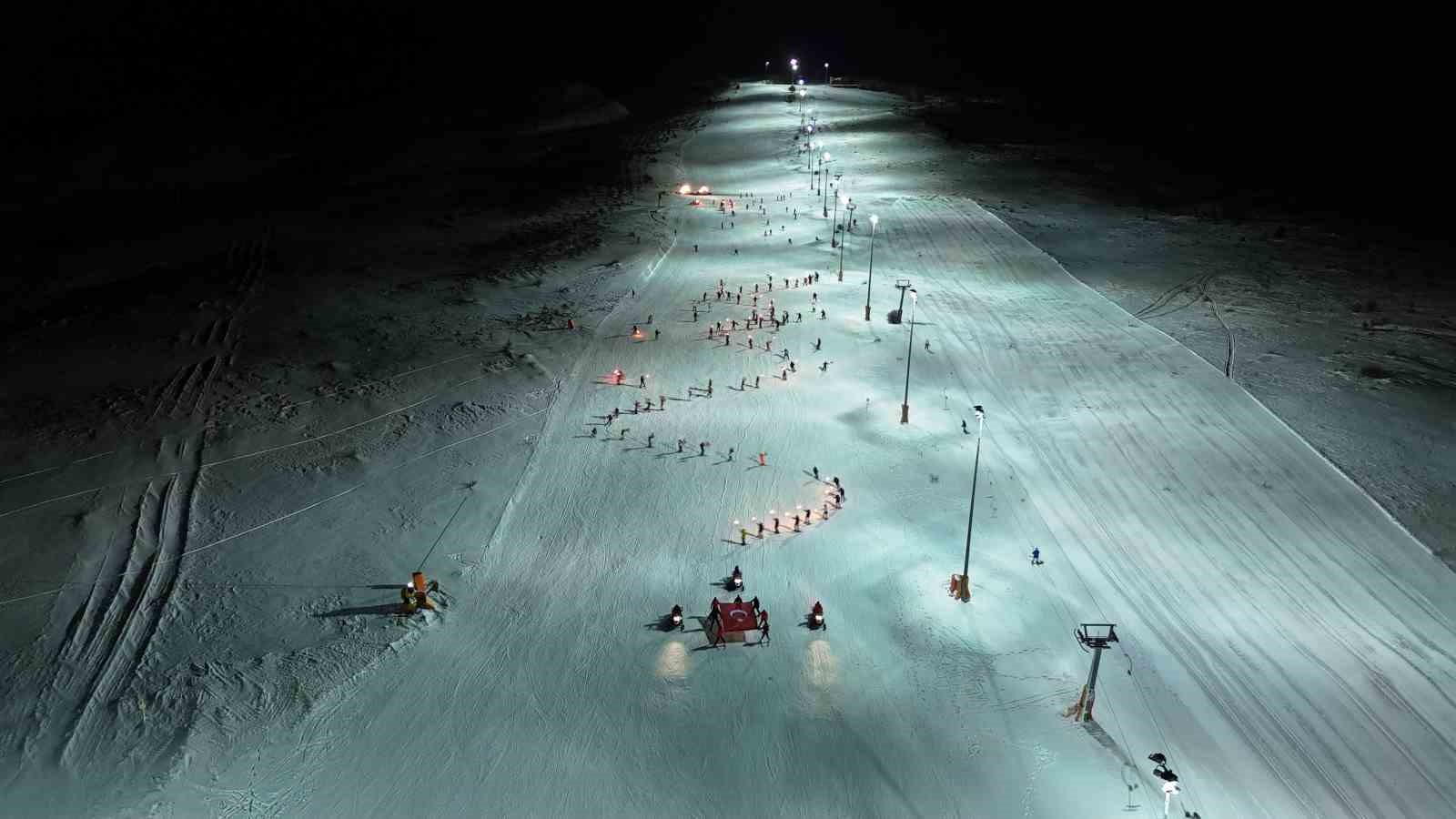 Sivas Yıldız Dağı’nda kayak sezonu halaylarla başladı 12 sivas yildiz daginda kayak sezonu halaylarla basladi 8 vkBGrUFQ