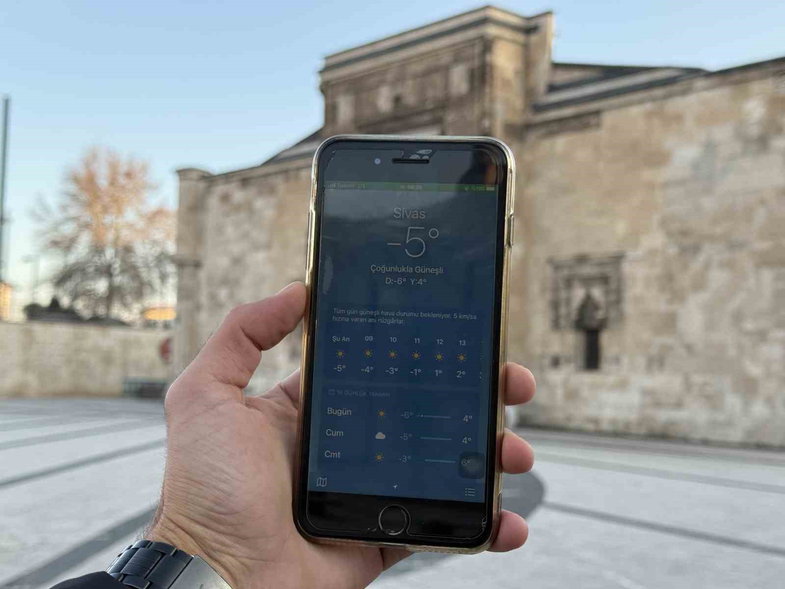 sivas yine sasirtmadi buz kesen kentte cam kazima mesaisi basladi 1 SNddU8lR