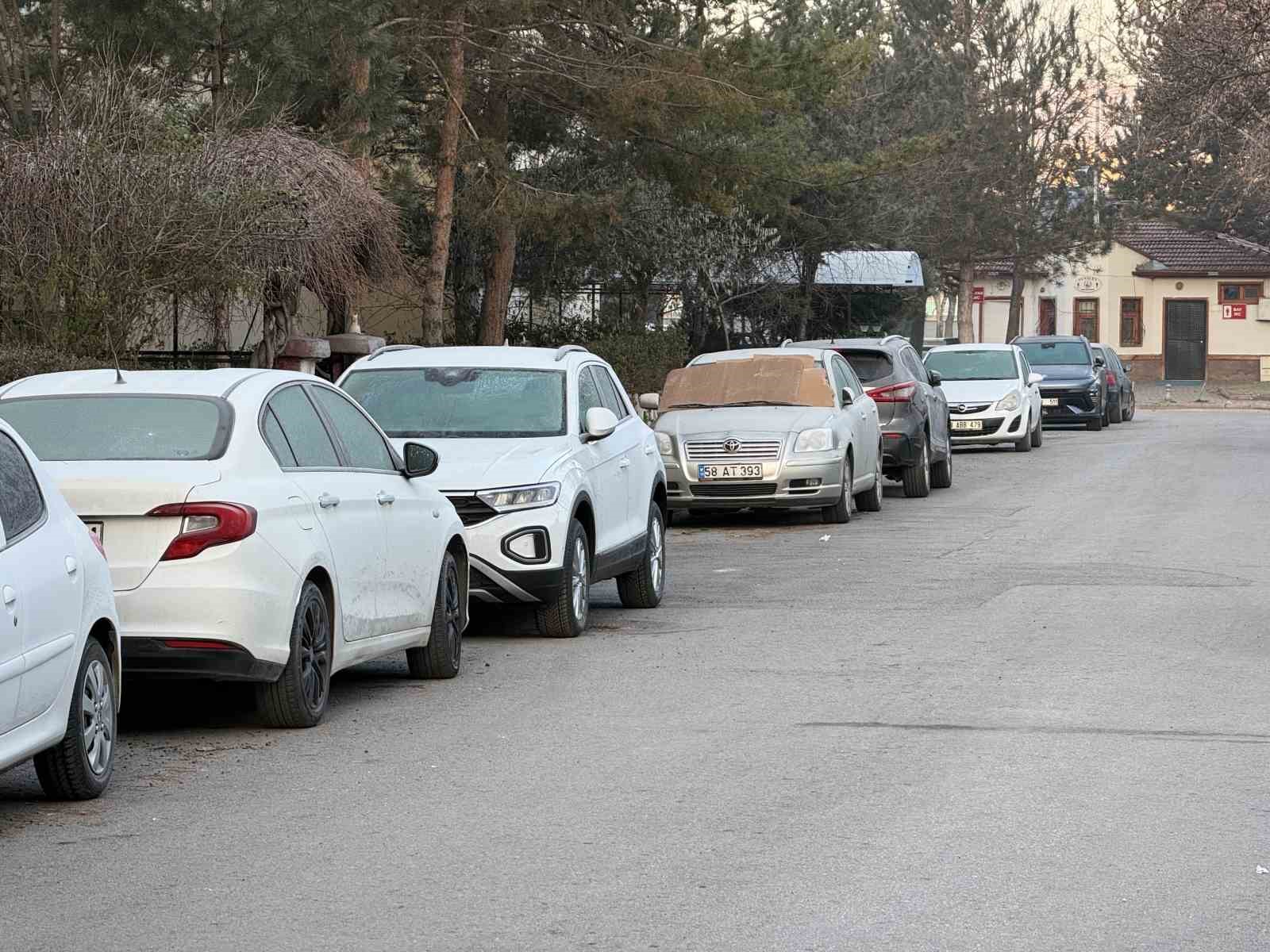 sivas yine sasirtmadi buz kesen kentte cam kazima mesaisi basladi 4 KwUGUlbe