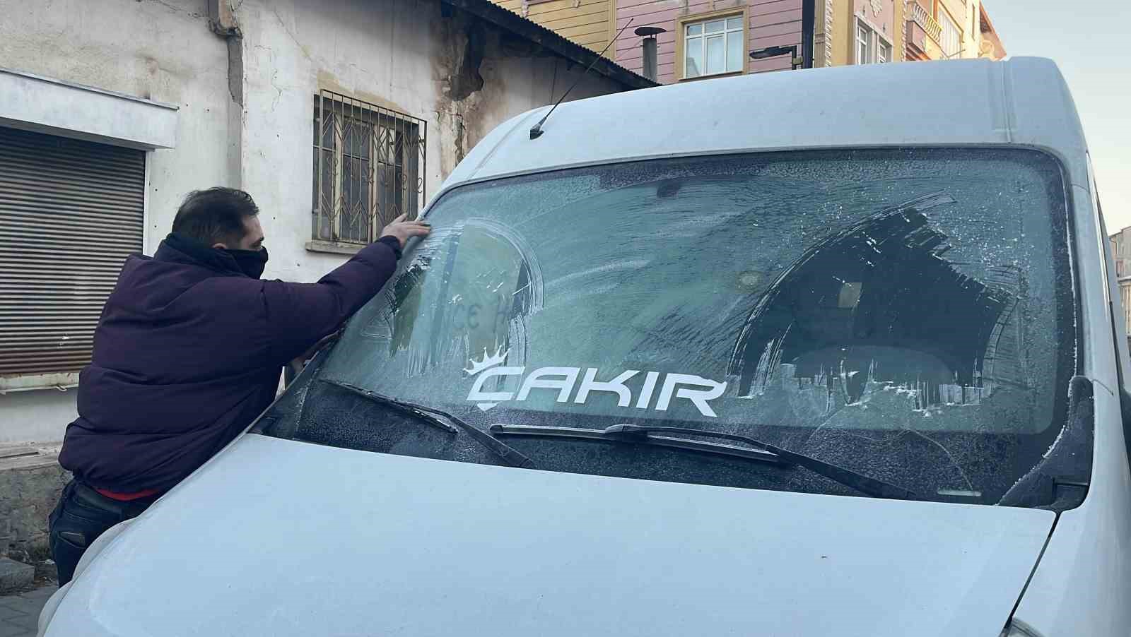 sivas yine sasirtmadi buz kesen kentte cam kazima mesaisi basladi 6 PMLXAle8