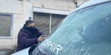 sivas-yine-sasirtmadi-buz-kesen-kentte-cam-kazima-mesaisi-basladi-N1PVZxr2.jpg