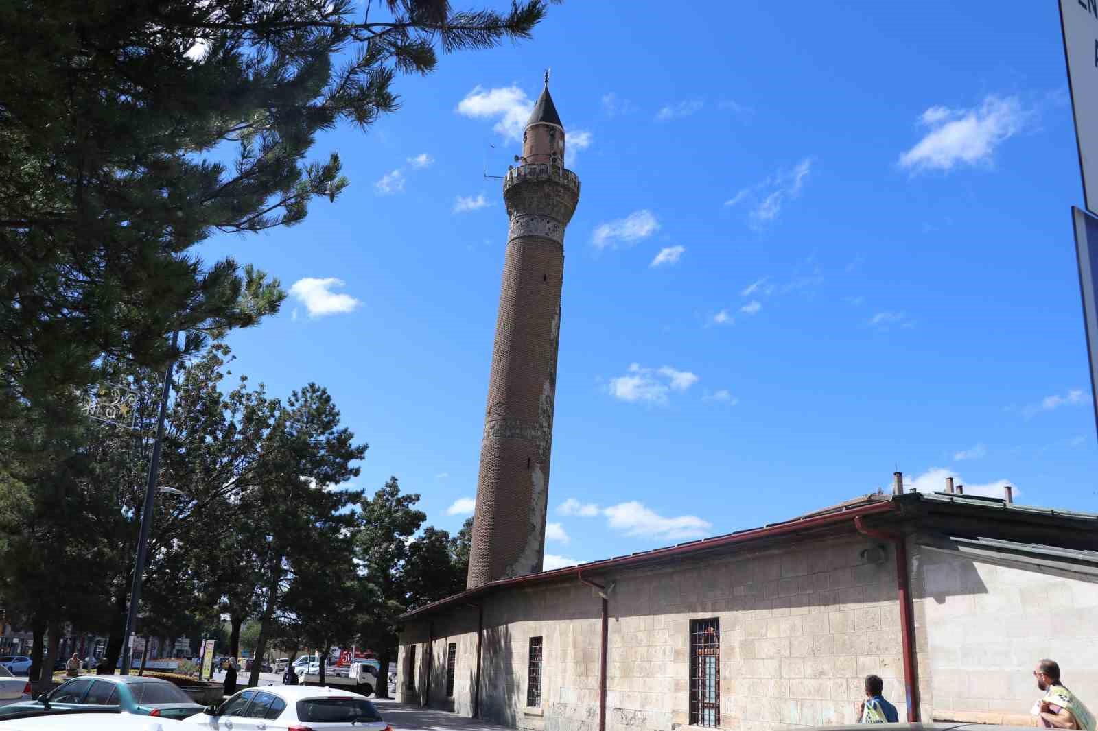 sivasin 8 asirlik egri minaresi restorasyona alindi 6 UQlfhMNJ