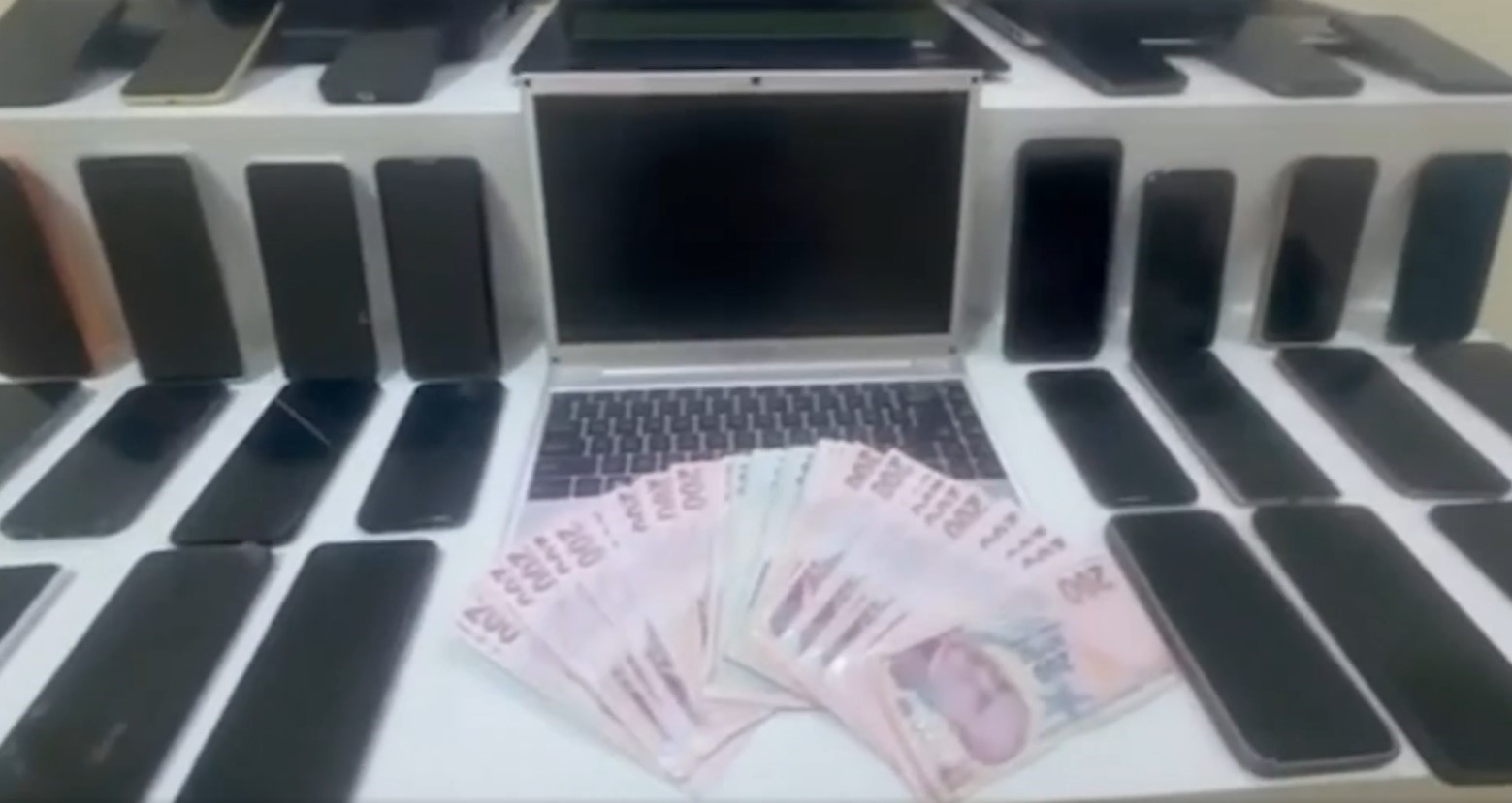 sivasin da aralarinda bulundugu siber ag operasyonunda 213 kisi tutuklandi 0 gp2YVGsc