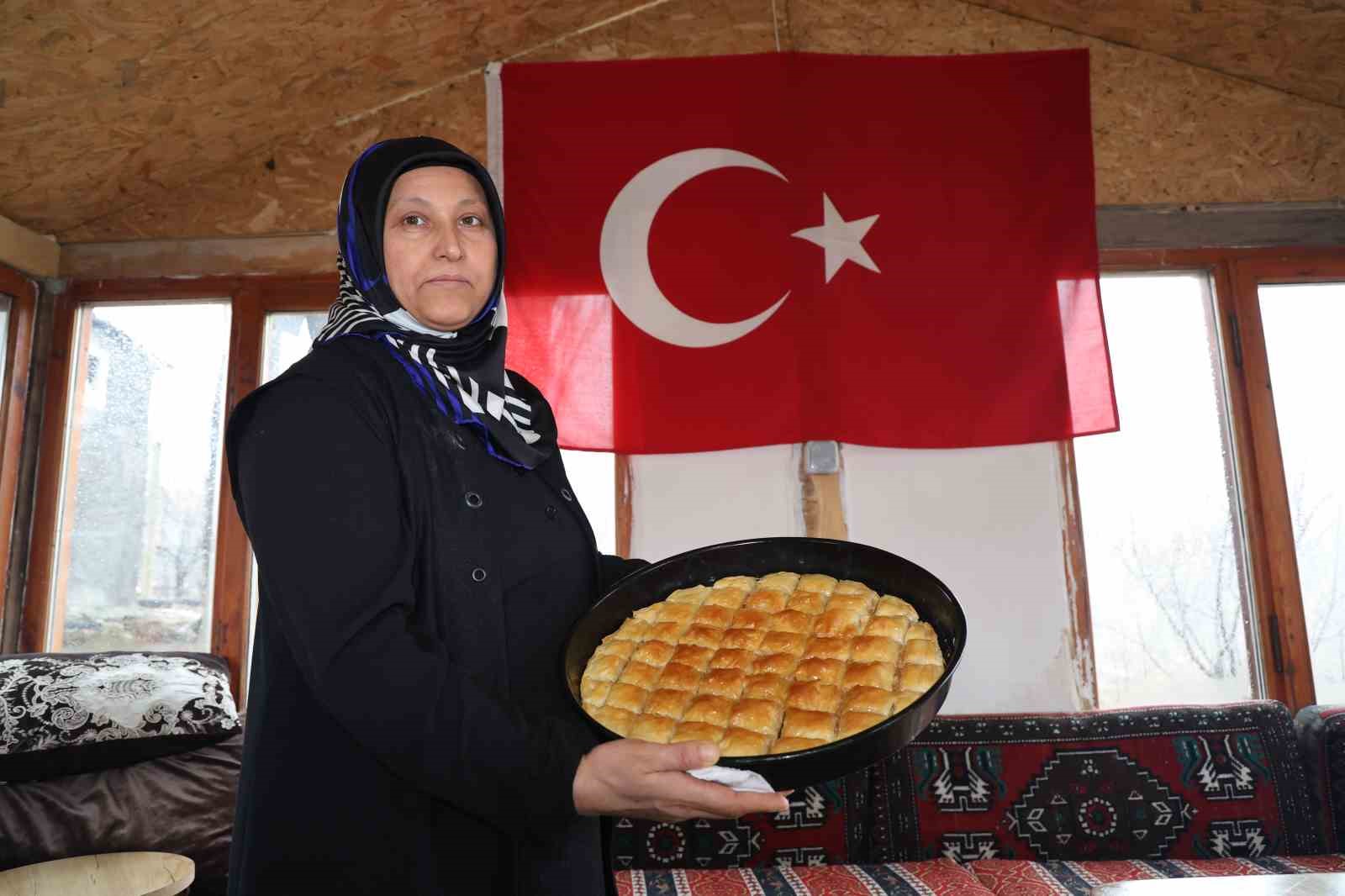 Sivas’ın unutulmaya yüz tutmuş asırlık lezzeti: "Unlu baklava" sofralarda yeniden yer alıyor 4 sivasin unutulmaya yuz tutmus asirlik lezzeti unlu baklava sofralarda yeniden yer aliyor 0 6Bw1LLsq