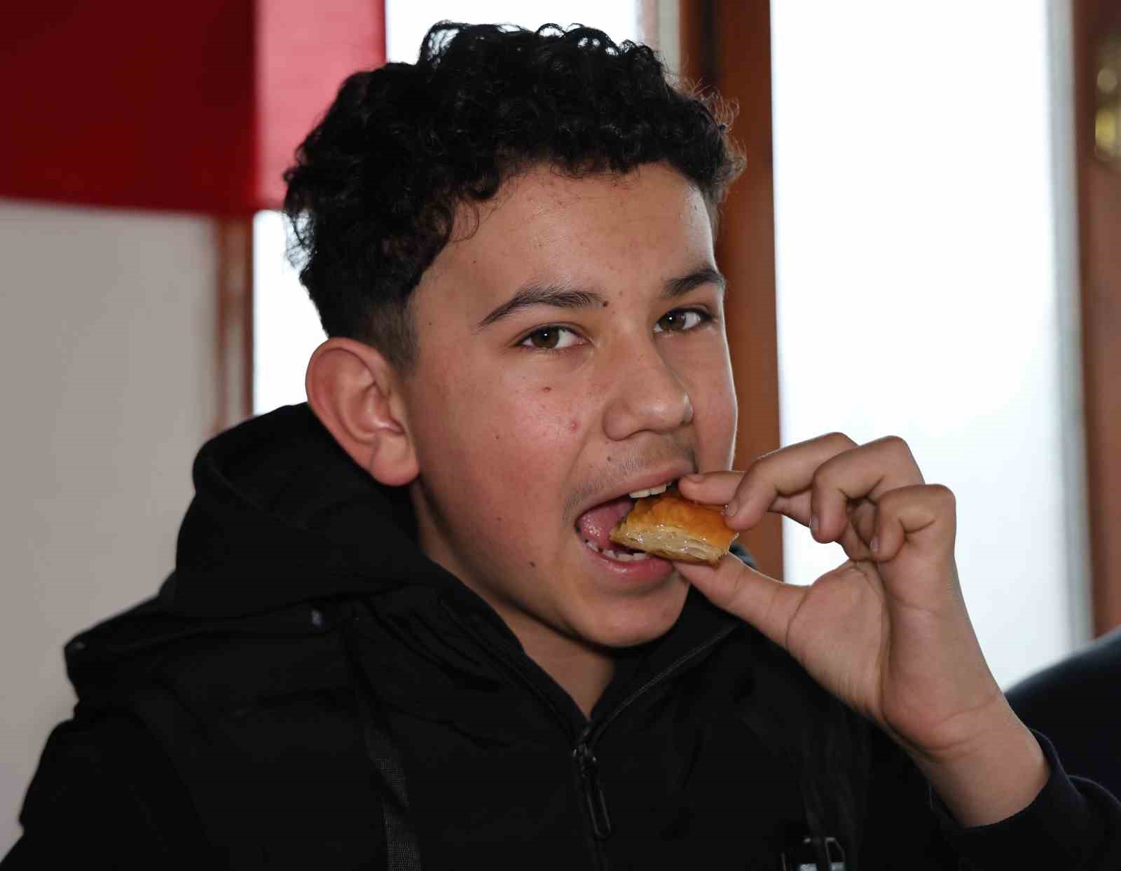 Sivas’ın unutulmaya yüz tutmuş asırlık lezzeti: "Unlu baklava" sofralarda yeniden yer alıyor 9 sivasin unutulmaya yuz tutmus asirlik lezzeti unlu baklava sofralarda yeniden yer aliyor 5 hzFOcQPb