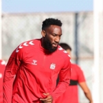 sivasspor-aaron-appindangoyenin-sozlesmesini-yeniledi-R1L8O3Kc.jpg