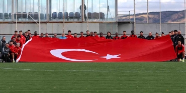 sivasspor-antrenmanda-dev-turk-bayragi-acti-d2jA4kfa.jpg