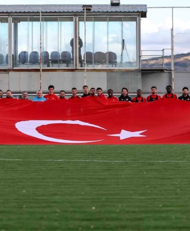sivasspor-antrenmanda-dev-turk-bayragi-acti-d2jA4kfa.jpg