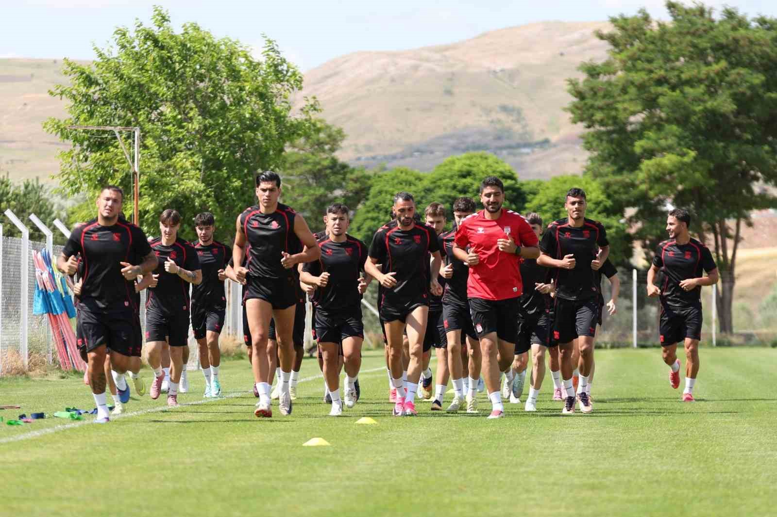 sivasspor cift idmanla yeni sezona hazirlaniyor 0