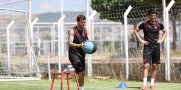 sivasspor-cift-idmanla-yeni-sezona-hazirlaniyor-CN9JQqAE.jpg