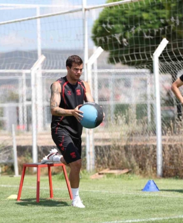 sivasspor-cift-idmanla-yeni-sezona-hazirlaniyor-CN9JQqAE.jpg
