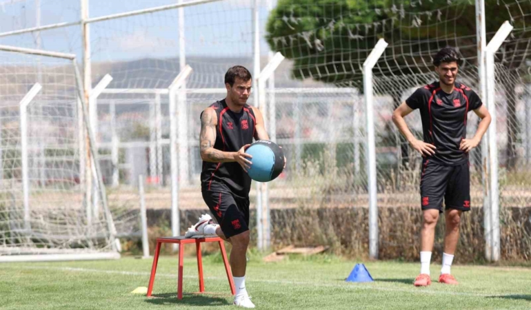 sivasspor-cift-idmanla-yeni-sezona-hazirlaniyor-CN9JQqAE.jpg