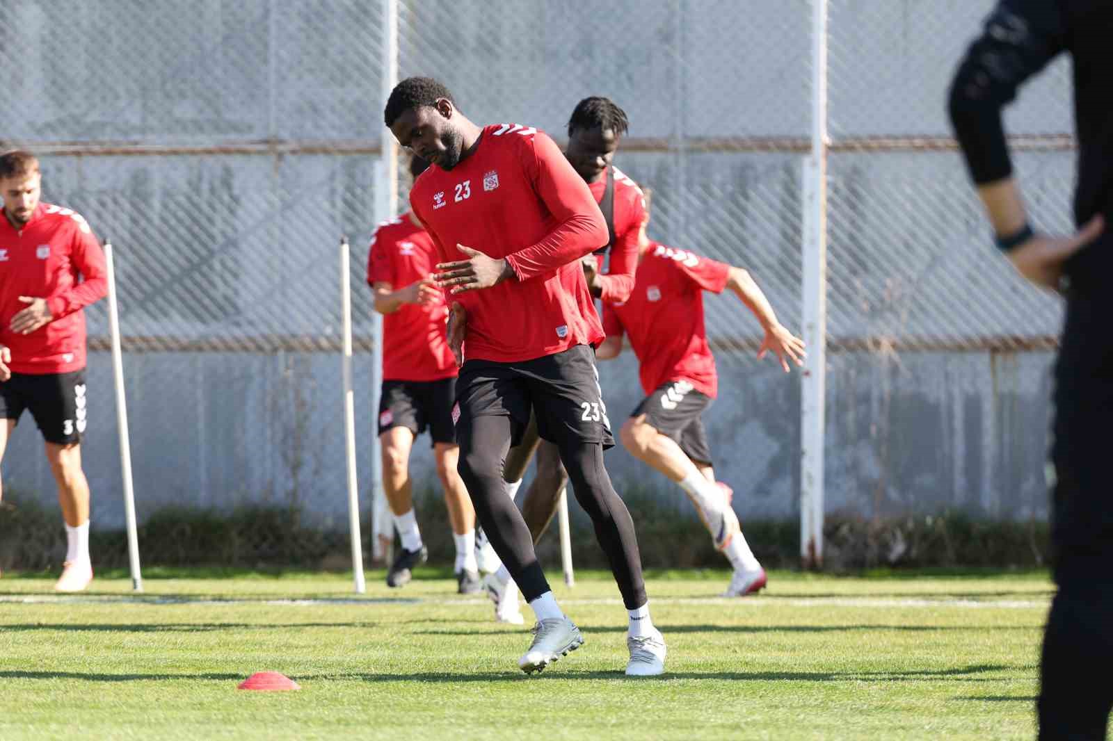 sivasspor duran top calisti 0 RP2GyXJ1