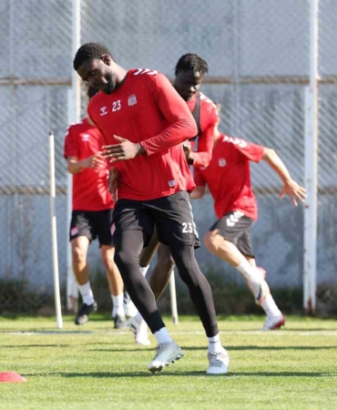 sivasspor-duran-top-calisti-VJXrgzdX.jpg