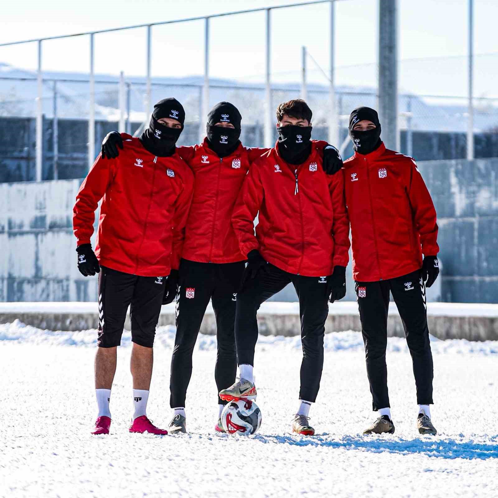 sivasspor eksi 15 derecede idman yapti 3 seYOqwBO