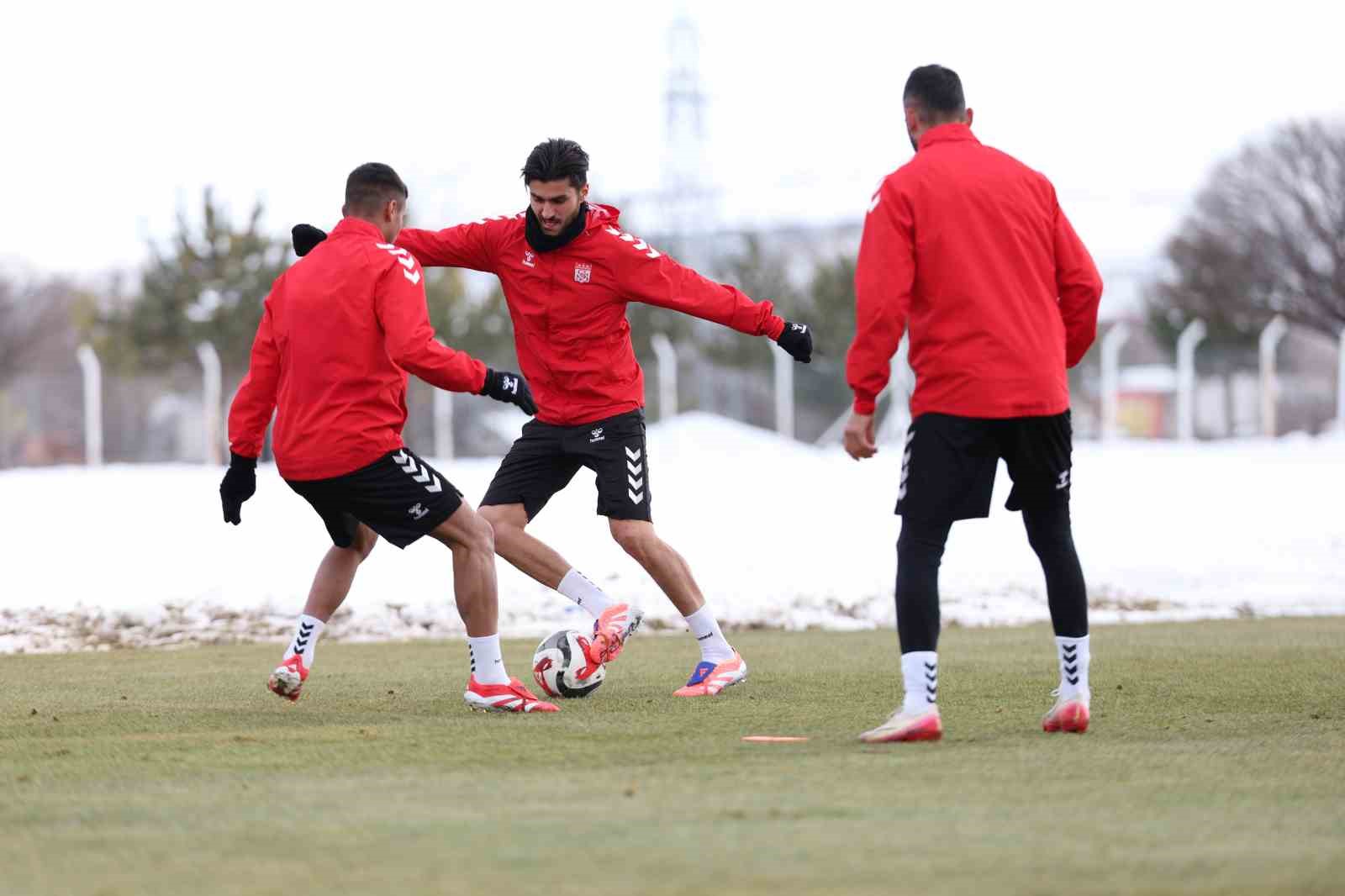 Sivasspor, Erzurumspor maçının hazırlıklarını sürdürdü 6 sivasspor erzurumspor macinin hazirliklarini surdurdu 2 XQeP6WJK