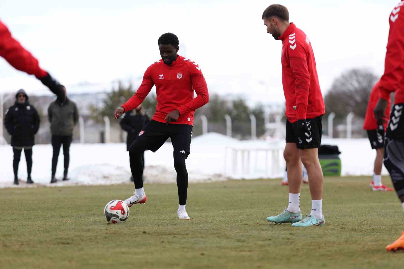 Sivasspor, Erzurumspor maçının hazırlıklarını sürdürdü 9 sivasspor erzurumspor macinin hazirliklarini surdurdu 5 L1lUOE74