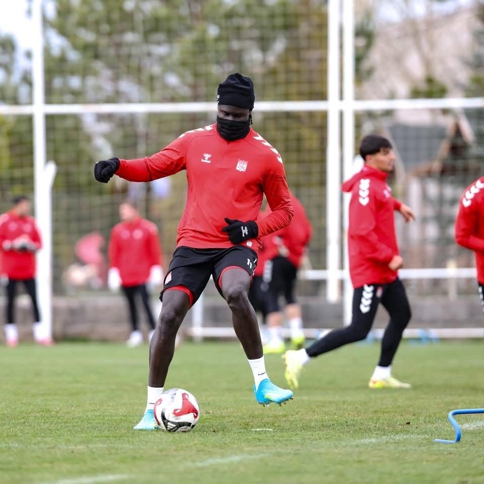 sivasspor esenler erokspor maci hazirliklarini surdurdu 2 rNDFiM26