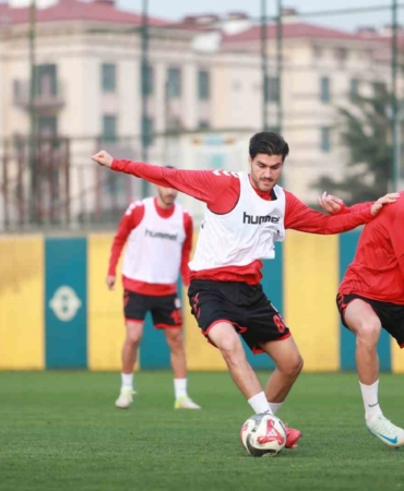 sivasspor-esenler-erokspor-macina-hazir-6KqNUwA4.jpg