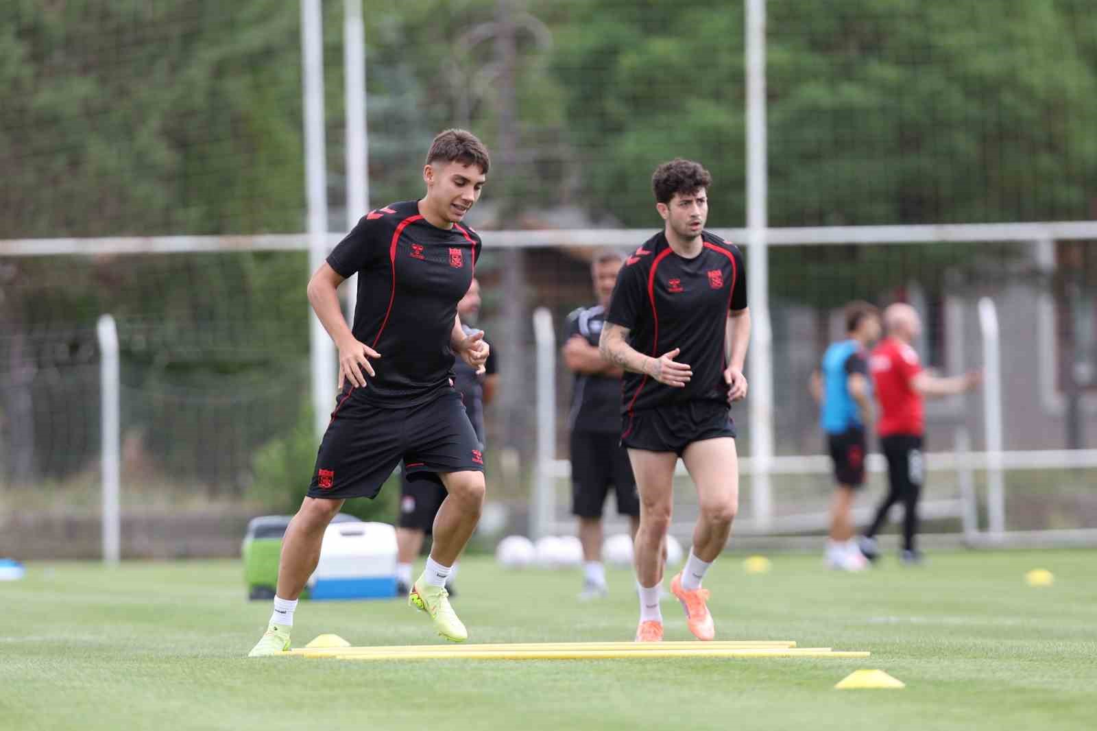 Sivasspor günü çift idmanla tamamladı 4 sivasspor gunu cift idmanla tamamladi 0 WMEkh4aR
