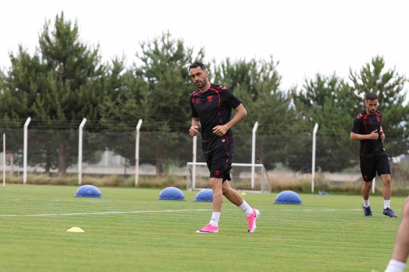 Sivasspor günü çift idmanla tamamladı 5 sivasspor gunu cift idmanla tamamladi 1 kVVPkM3w