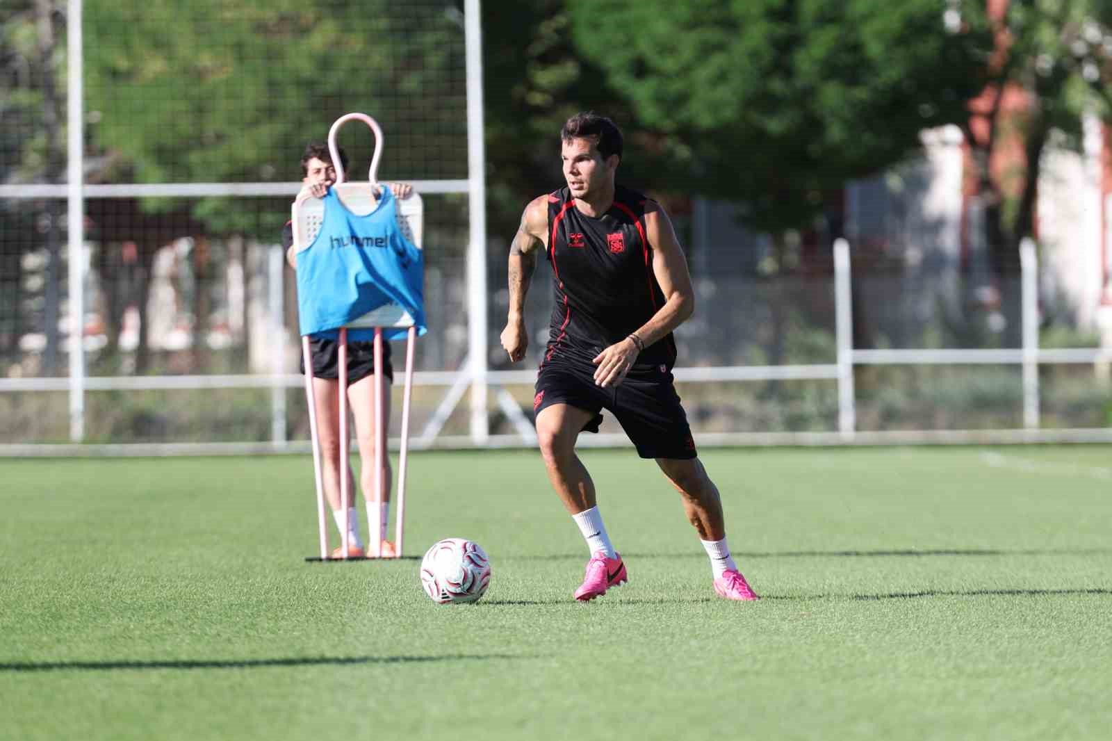 Sivasspor günü çift idmanla tamamladı 6 sivasspor gunu cift idmanla tamamladi 2 lc7kwy4H