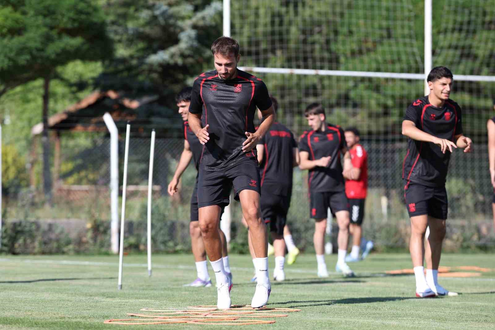 Sivasspor günü çift idmanla tamamladı 7 sivasspor gunu cift idmanla tamamladi 3 hvtb7L6q