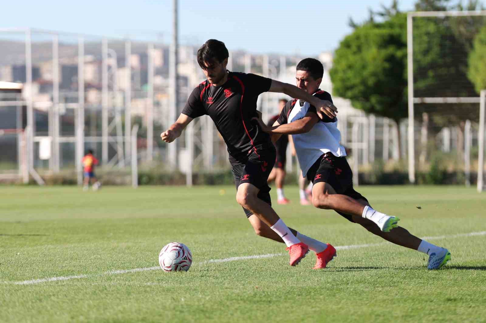 Sivasspor günü çift idmanla tamamladı 7 sivasspor gunu cift idmanla tamamladi 3 t42ROt5t