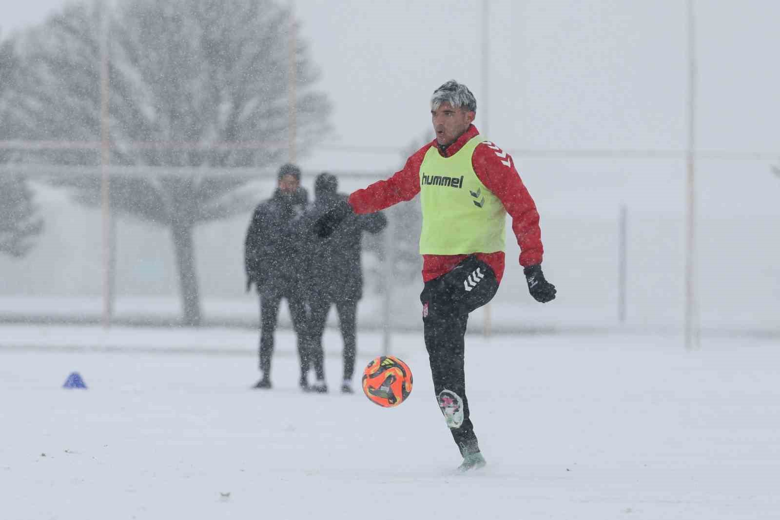 sivasspor kar altinda calisti 1