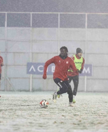 sivasspor-kar-altinda-calisti-nMBKsJdu.jpg