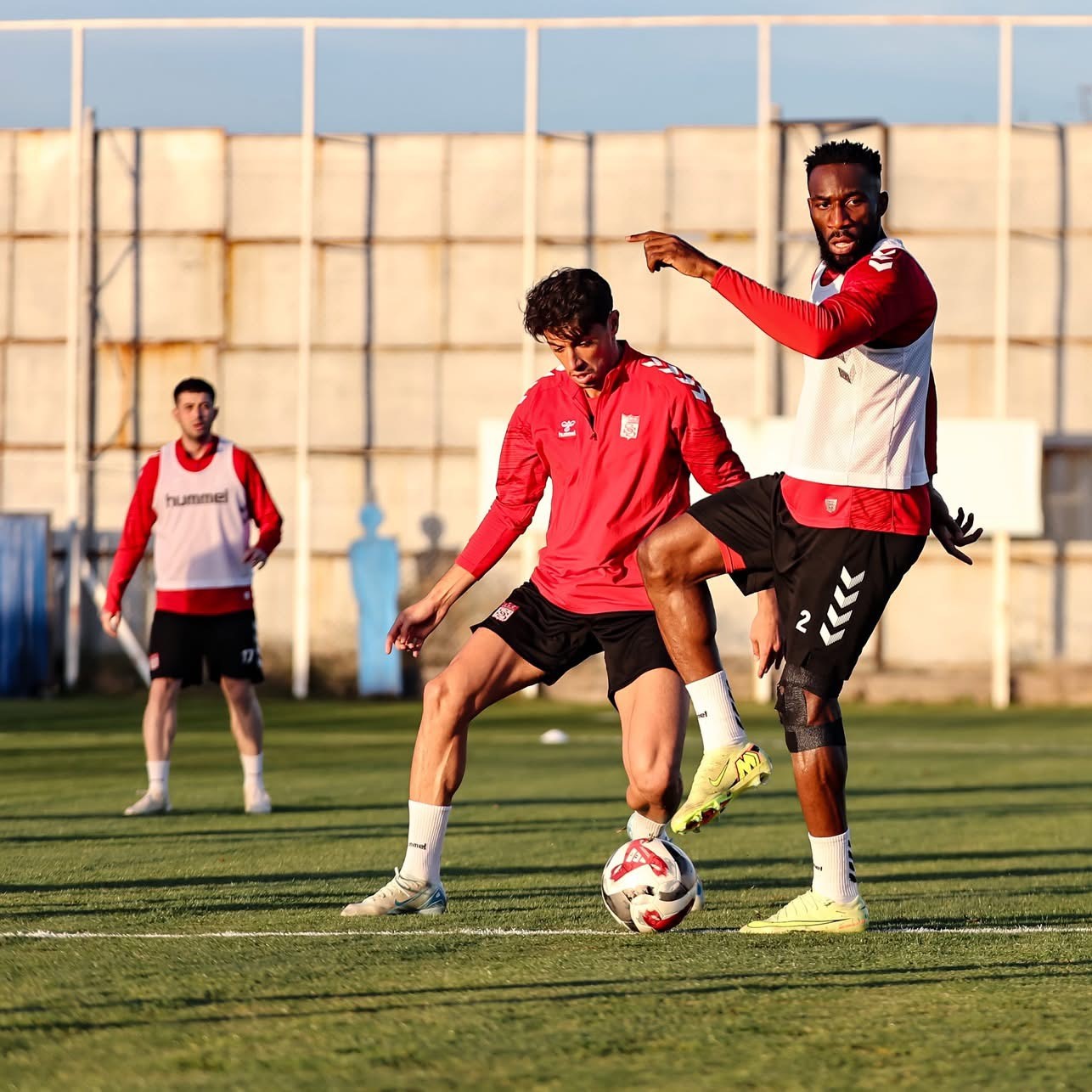 sivasspor manisa fk macinin hazirliklarina basladi 1 82CnZJnl