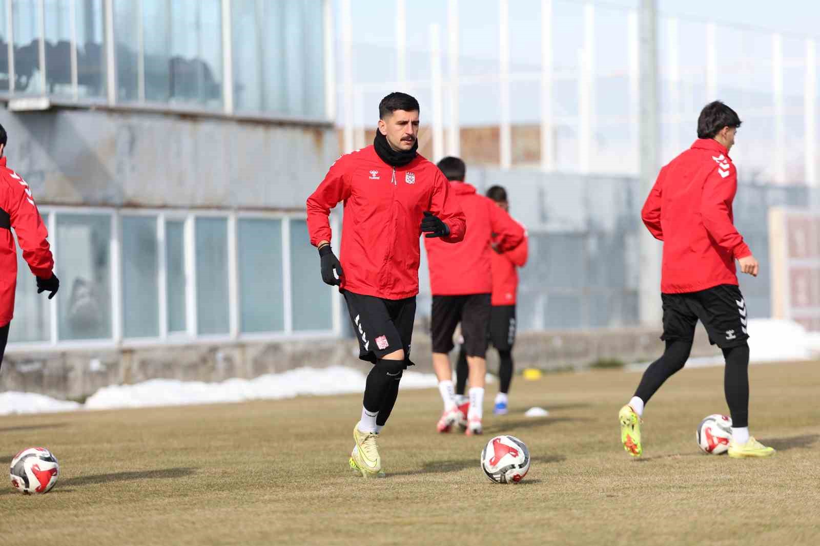 sivasspor pendikspor macina hazirlaniyor 1 T3RkWyaU
