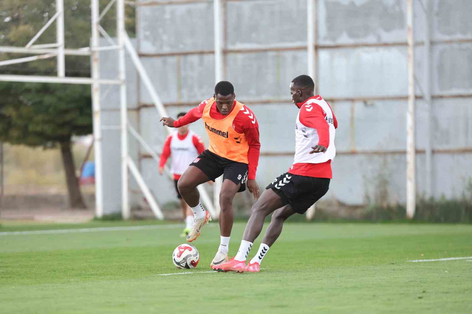 sivasspor teknik direktorsuz calisti 4 YLPKpLu3