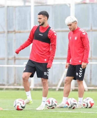 sivasspor-teknik-direktorsuz-calisti-bsAEtIe9.jpg
