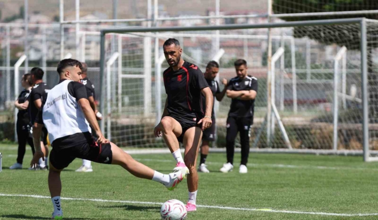 sivasspor-yeni-sezona-hazirlaniyor-GuwDaiiB.jpg
