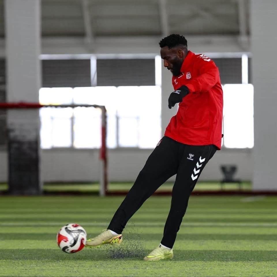 sivasspor yogun kar sebebiyle kapali sahada calisti 4 MLOwq2Cy