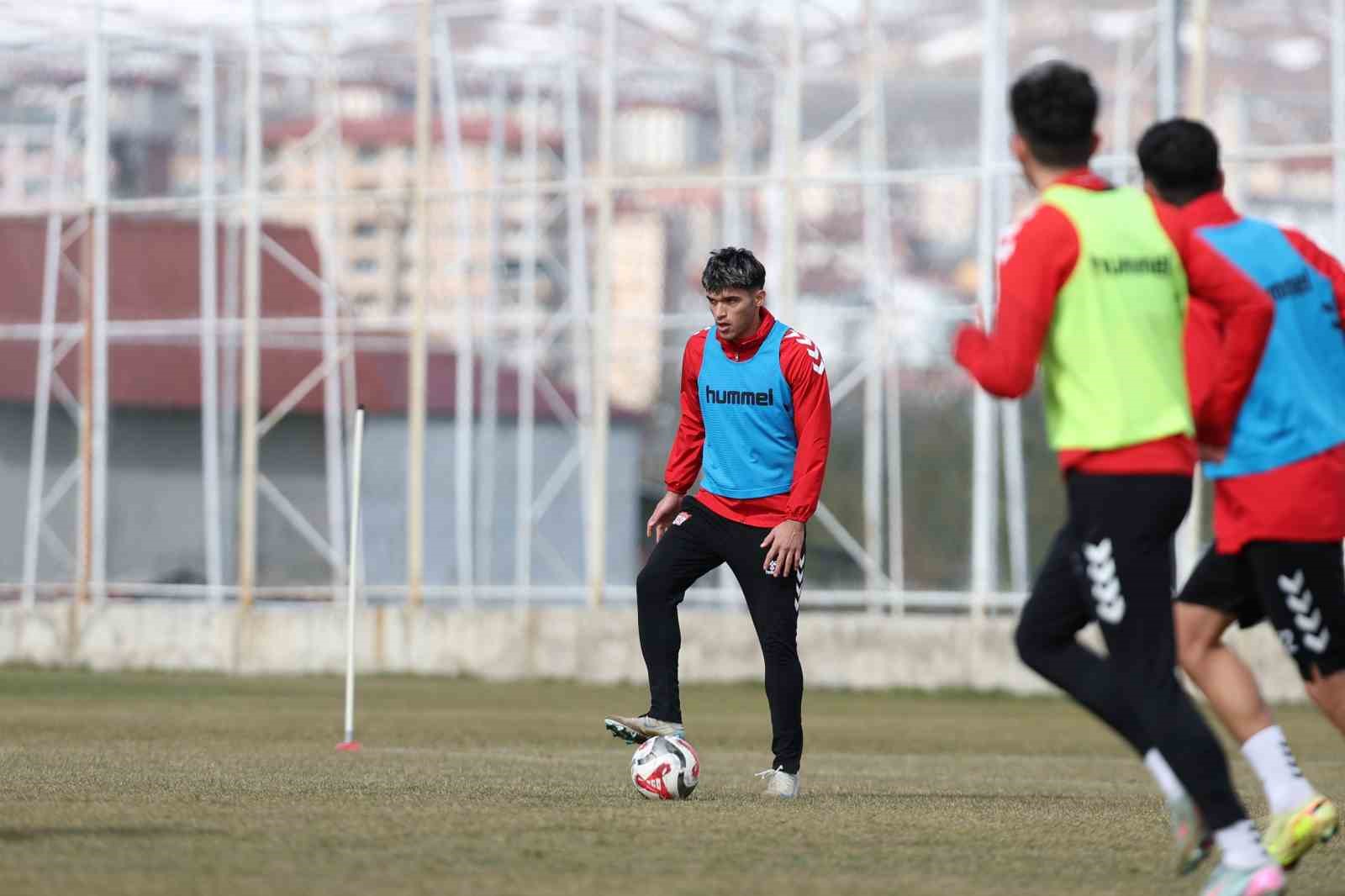 Sivasspor’da Adana Demirspor hazırlıkları sürüyor 7 sivassporda adana demirspor hazirliklari suruyor 3 lpIWOBs2