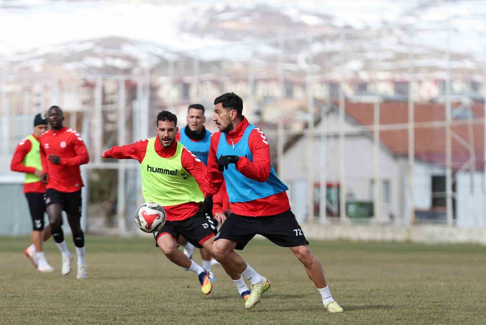 Sivasspor’da Adana Demirspor hazırlıkları sürüyor 9 sivassporda adana demirspor hazirliklari suruyor 5 9dAM579y