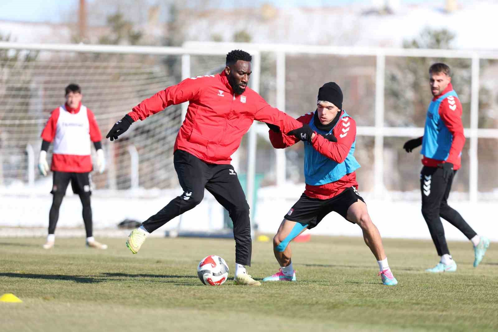 Sivasspor’da Bodrum FK maçı hazırlıkları sürüyor 7 sivassporda bodrum fk maci hazirliklari suruyor 3 9yeYv1kv