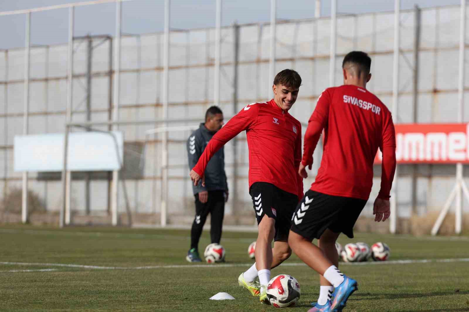 Sivasspor’da Bolu hazırlıkları sürüyor 6 sivassporda bolu hazirliklari suruyor 2 VUUcABuw