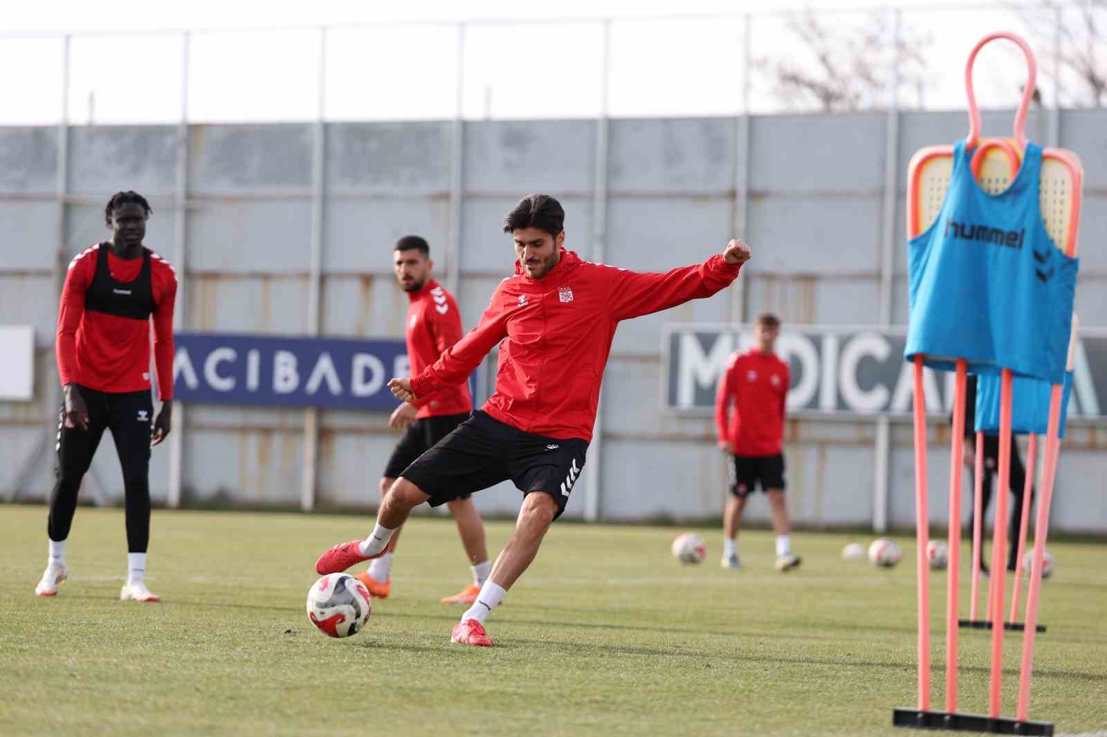Sivasspor’da Bolu hazırlıkları sürüyor 8 sivassporda bolu hazirliklari suruyor 4 yEPD28iW