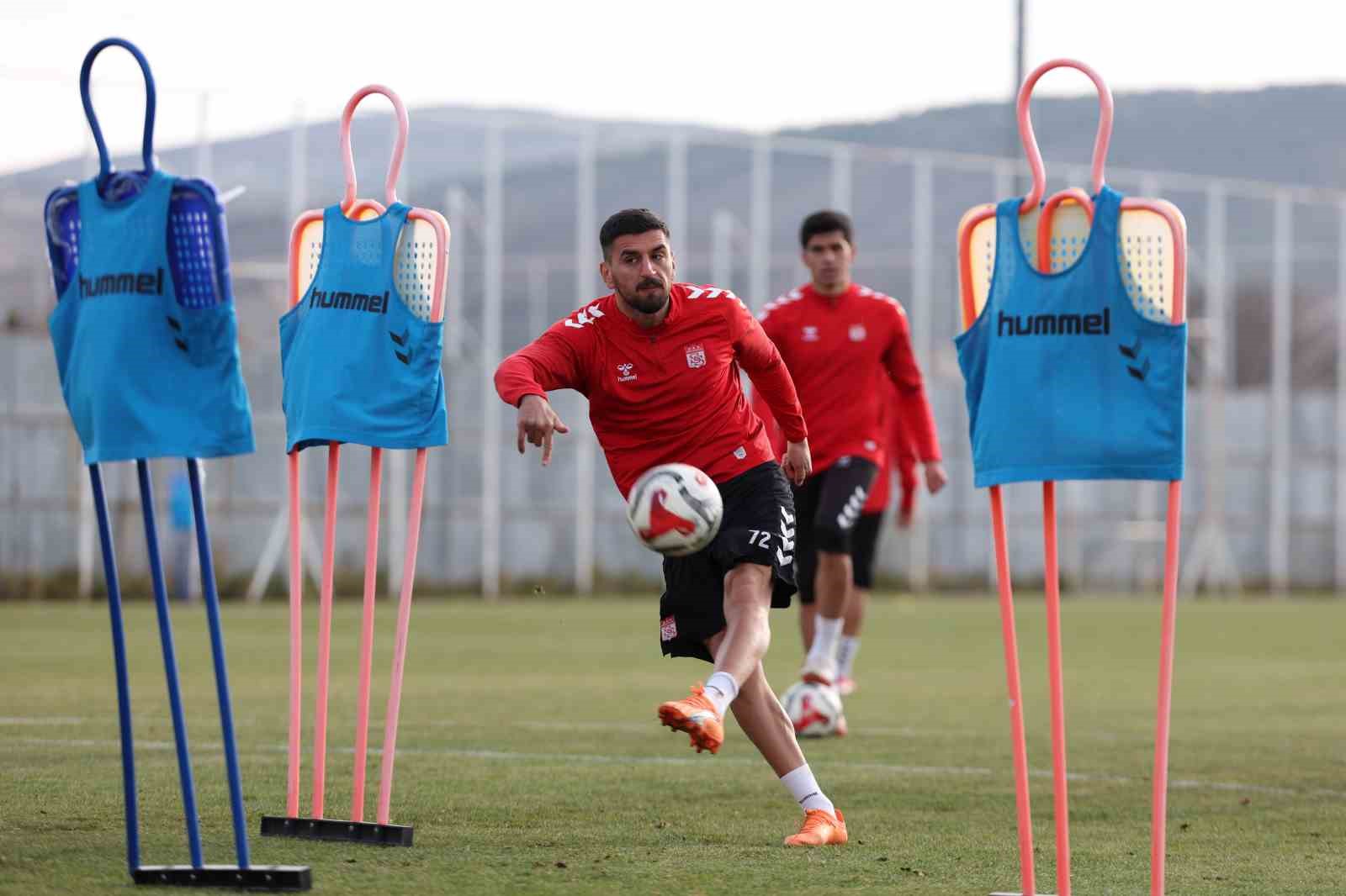 Sivasspor’da Bolu hazırlıkları sürüyor 9 sivassporda bolu hazirliklari suruyor 5 3s9IKiuZ