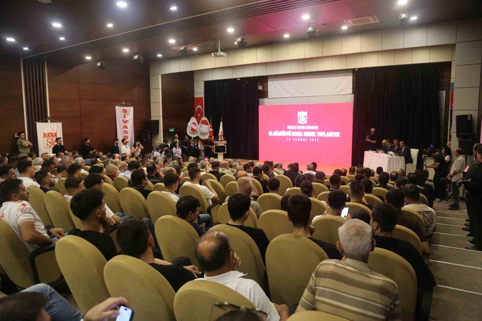 sivassporda burak ozcoban yeniden baskan secildi 5 hDWtUO53