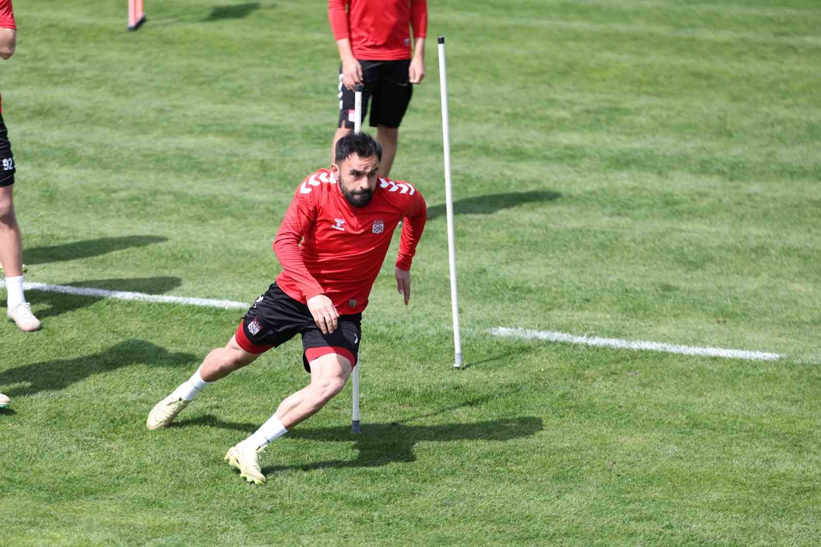 sivassporda corum fk mesaisi 1 Vuz748Og