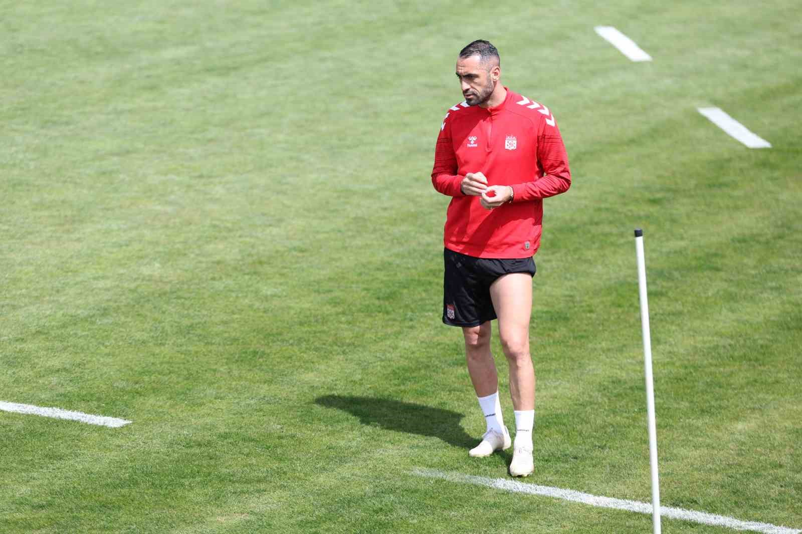 sivassporda corum fk mesaisi 2 aCEO738S